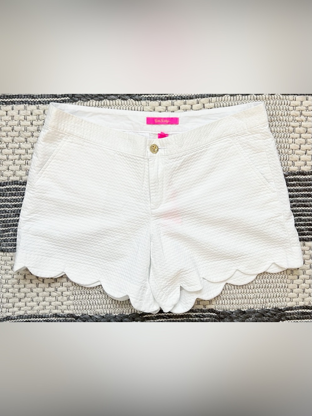 Lilly Pulitzer Buttercup White Textured Knit Scallop Resort Low Rise Shorts 8
